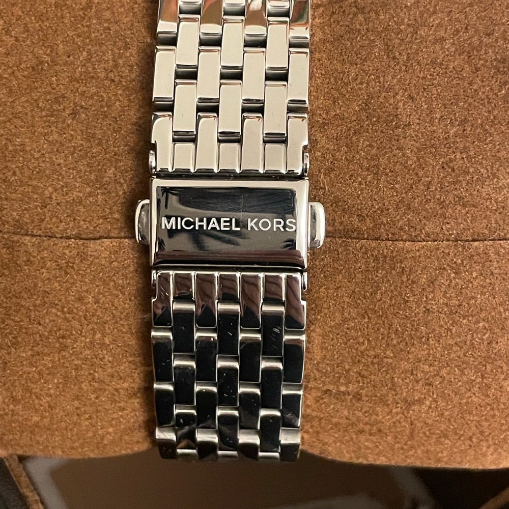Brand new never used Micheal Kors watch. Silver, round. - Picture 2 of 2